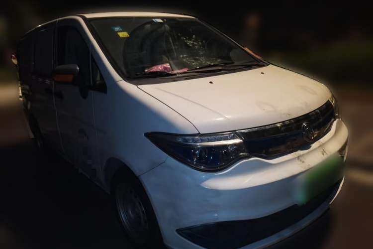 Used Dongfeng Shuaike 2018 Pure Electric Van Front Right 45 Deg