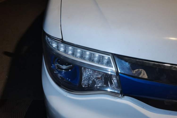 Used Dongfeng Shuaike 2018 Pure Electric Van Right Front Headlight