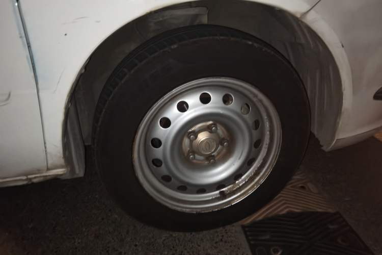 Used Dongfeng Shuaike 2018 Pure Electric Van Right Front Wheel Hub