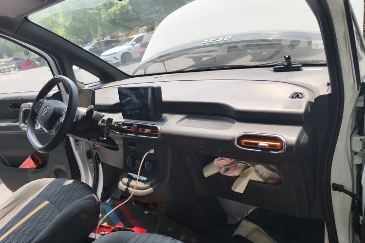 Used Dongfeng V5 2025 Model 310km Standard Version Center Console