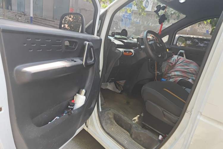 Used Dongfeng V5 2025 Model, 310 km Smart Leap Edition—Ningde 41.86 kWh Driver Seat