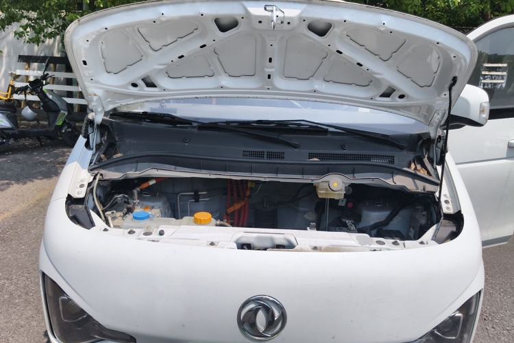 Used Dongfeng V5 2025 Model 310km Standard Version Engine Bay