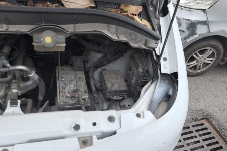 Used Dongfeng V5  Engine Bay Left