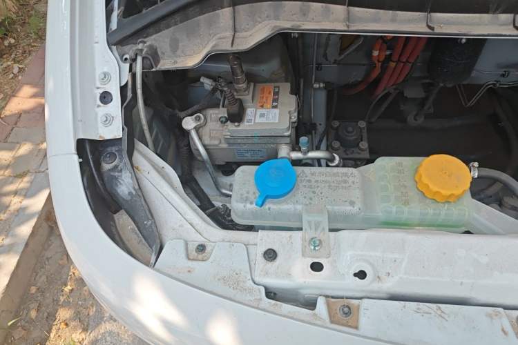 Used Dongfeng V5 2025 Model, 310 km Smart Leap Edition—Ningde 41.86 kWh Engine Bay Right
