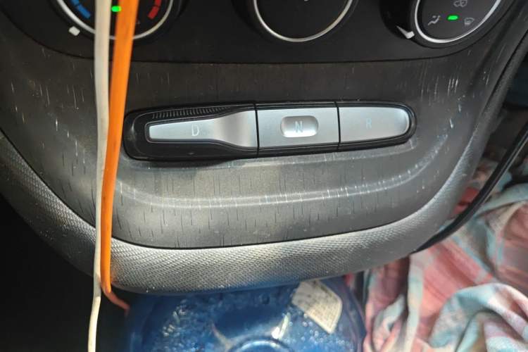 Used Dongfeng V5 2025 Model, 310 km Smart Leap Edition—Ningde 41.86 kWh Gear Lever