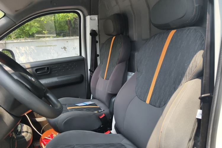 Used Dongfeng V5 2025 Model 310km Standard Version Left Front Seat