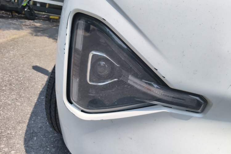 Used Dongfeng V5 2025 Model 310km Standard Version Right Front Headlight