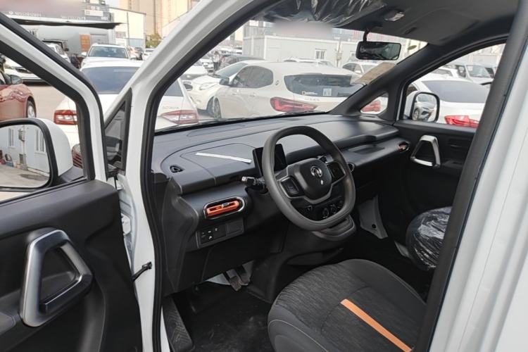 Used Dongfeng V7 2025 Model, 332 km Open-Window Edition Driver Seat
