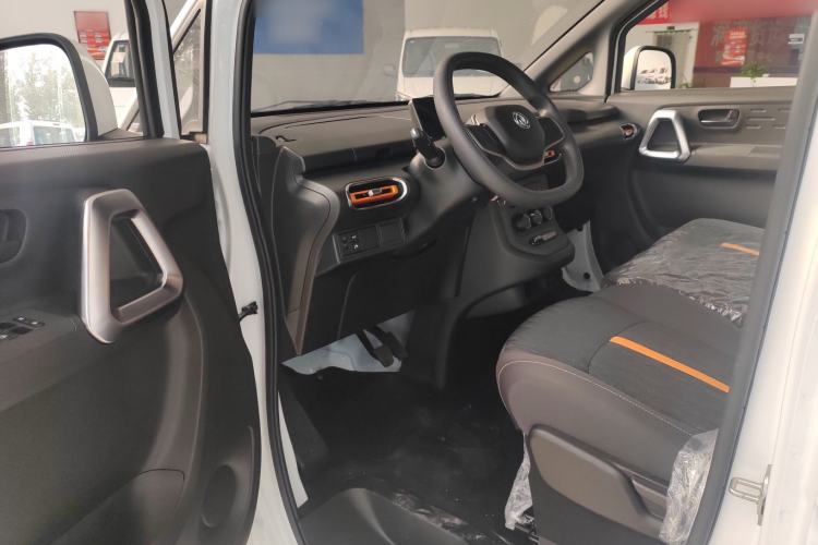 Used Dongfeng V7 2025 Model, 265 km Smart Leap Edition—AVIC 41.86 kWh Interior 2