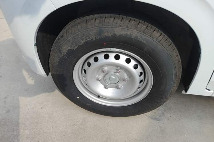 Used Dongfeng V7 2025 Model, 332 km Open-Window Edition Left Front Wheel Hub
