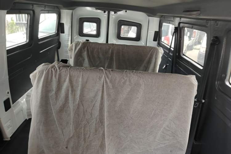 Used Dongfeng V7 2025 Model, 332 km Open-Window Edition Left Rear Seat