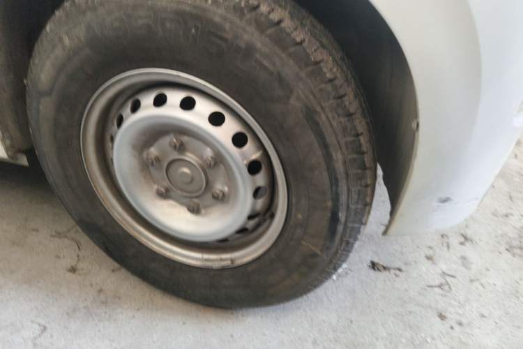 Used Dongfeng V7 2025 Model, 338 km Smart Leap Edition—Ningde 53.58 kWh Right Front Wheel Hub