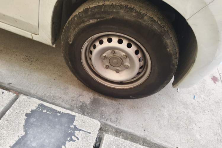 Used Dongfeng V7 2025 Model, 323 km Smart Leap Edition—AVIC 50.38 kWh Right Front Wheel Hub