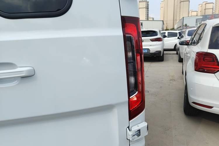 Used Dongfeng V7 2025 Model, 332 km Open-Window Edition Right Rear Taillight