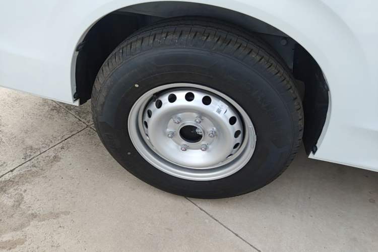 Used Dongfeng V7 2025 Model, 332 km Open-Window Edition Right Rear Wheel Hub