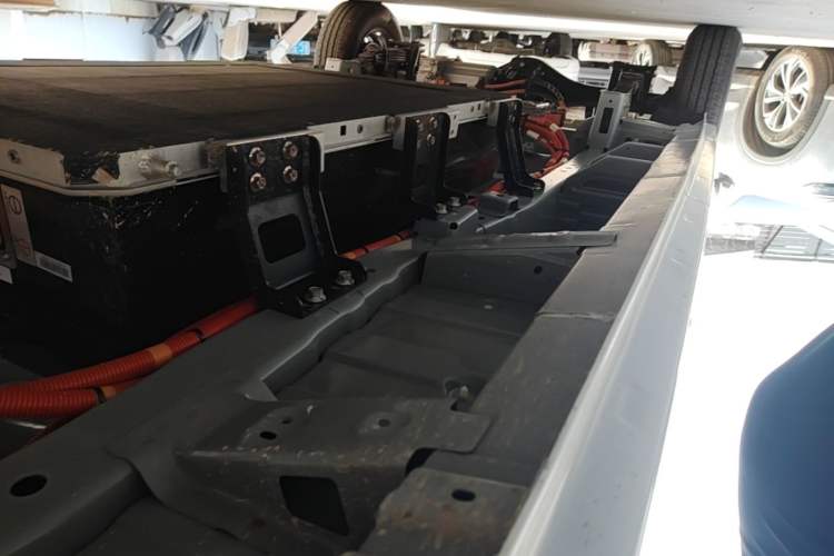 Used Dongfeng V7 2025 Model, 332 km Open-Window Edition Right Side Sill