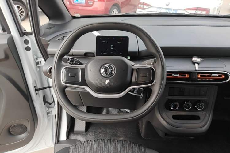Used Dongfeng V7 2025 Model, 332 km Open-Window Edition Steering Wheel