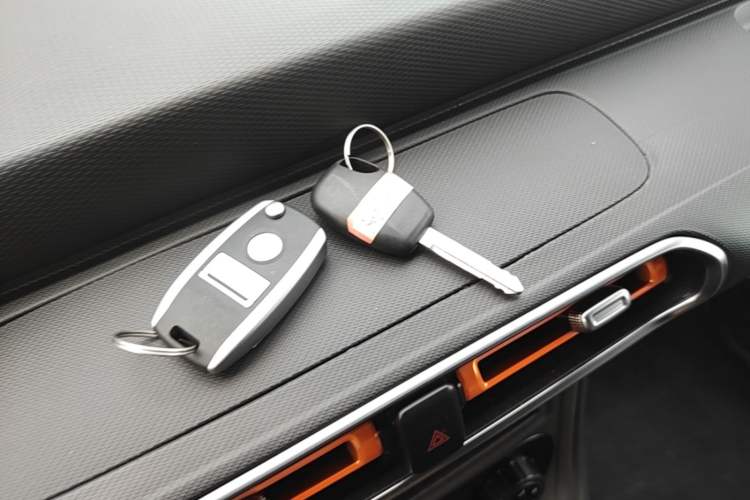 Used Dongfeng V7 2025 Model, 332 km Open-Window Edition Vehicle Key