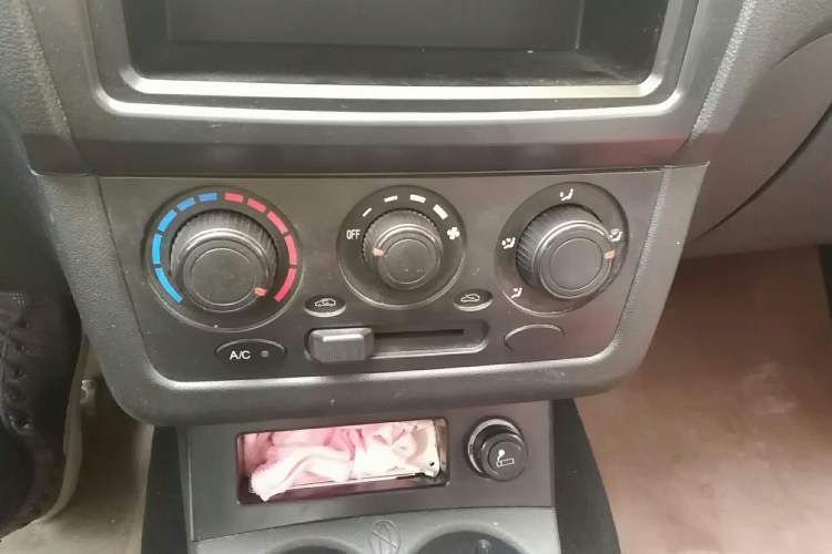 Used Dongfeng Xiaokang 330 2016 1.5L Manual Enjoyment Model DK15 AC Panel