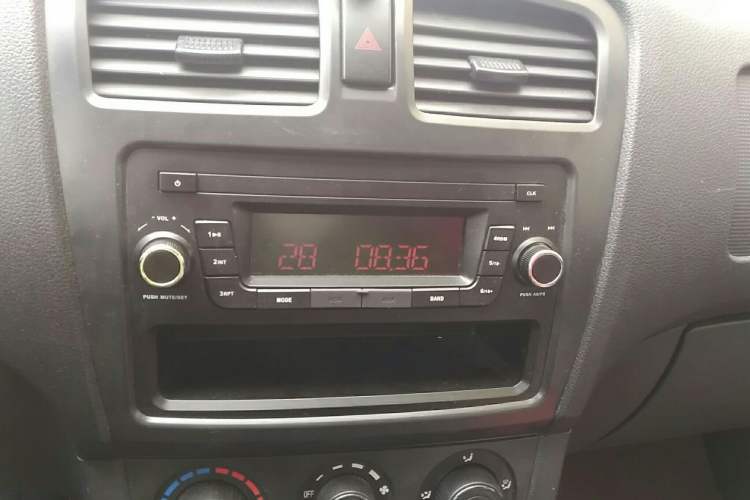 Used Dongfeng Xiaokang 330 2016 1.5L Manual Enjoyment Model DK15 Audio And AC Panel