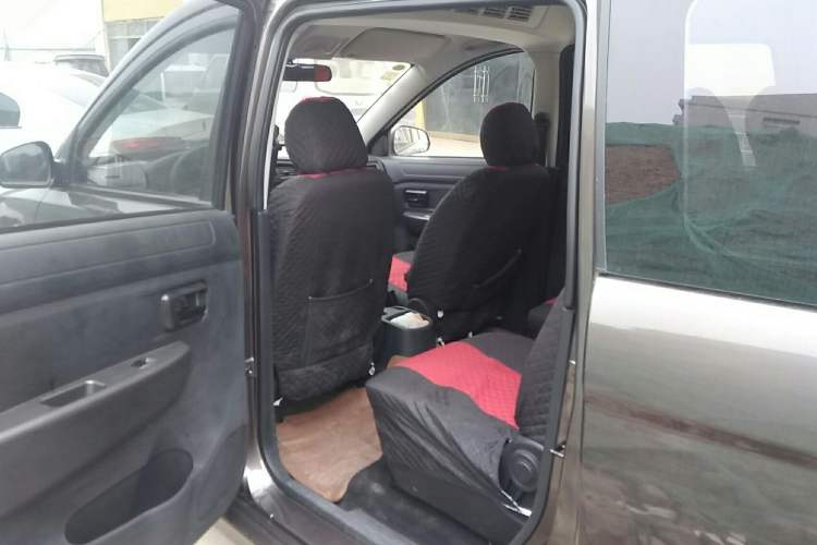 Used Dongfeng Xiaokang 330 2016 1.5L Manual Enjoyment Model DK15 Left Rear Seat