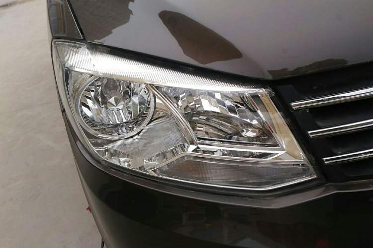 Used Dongfeng Xiaokang 330 2016 1.5L Manual Enjoyment Model DK15 Right Front Headlight