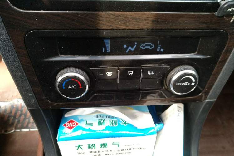 Used Dongfeng Xiaokang 370 2016 1.5L Manual Elite Home Edition 7-Seater AC Panel