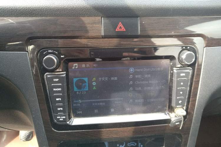 Used Dongfeng Xiaokang 370 2016 1.5L Manual Elite Home Edition 7-Seater Audio And AC Panel
