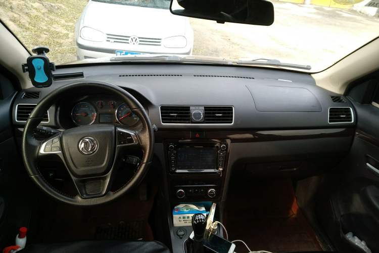 Used Dongfeng Xiaokang 370 2016 1.5L Manual Elite Home Edition 7-Seater Center Console