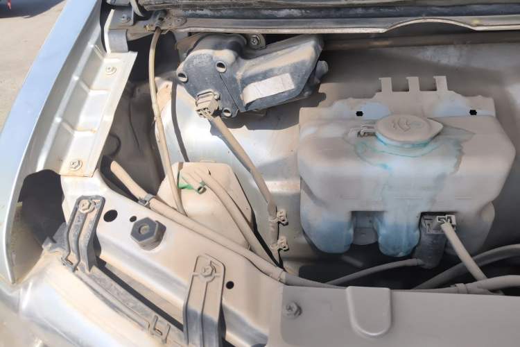 Used Dongfeng Xiaokang C31 2016 1.5L Standard Version China V Emission Standard DK15 Engine Bay Right