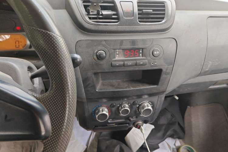 Used Dongfeng Xiaokang C31 2019 1.5L Base Version China VI Standard DK15 Audio And AC Panel