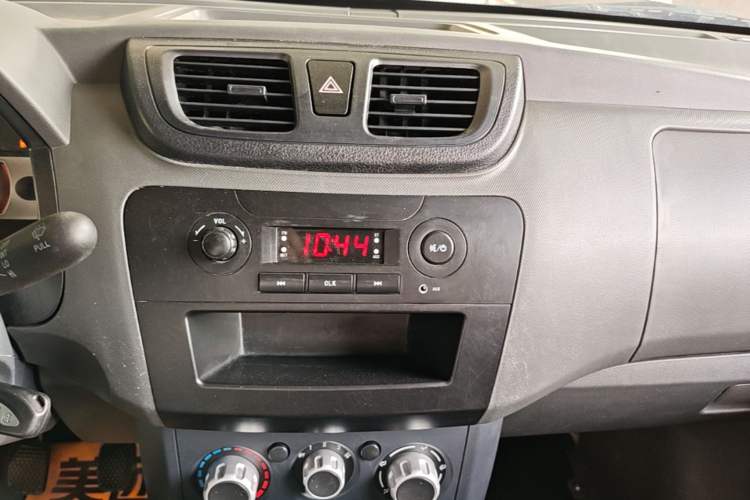 Used Dongfeng Xiaokang C31 2019 1.5L Standard Version China VI DK15 Audio And AC Panel