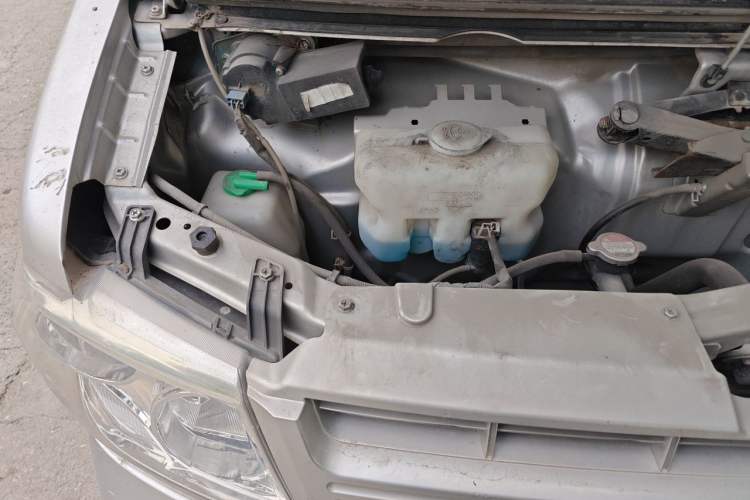 Used Dongfeng Xiaokang C31 2019 1.5L Base Version China VI Standard DK15 Engine Bay Right