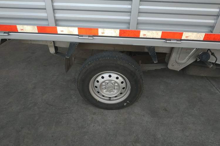 Used Dongfeng Xiaokang C31 2023 1.6L C31S Classic Model Right Rear Wheel Hub