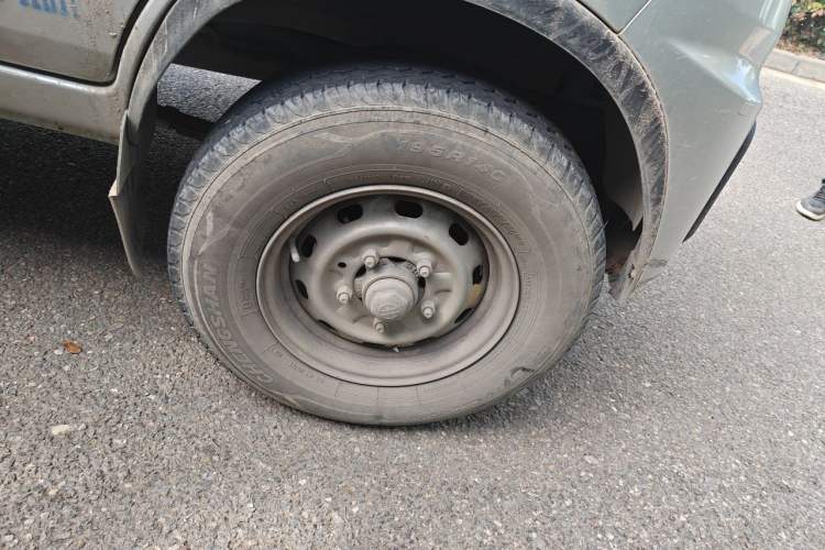 Used Dongfeng Xiaokang C31  Right Front Wheel Hub