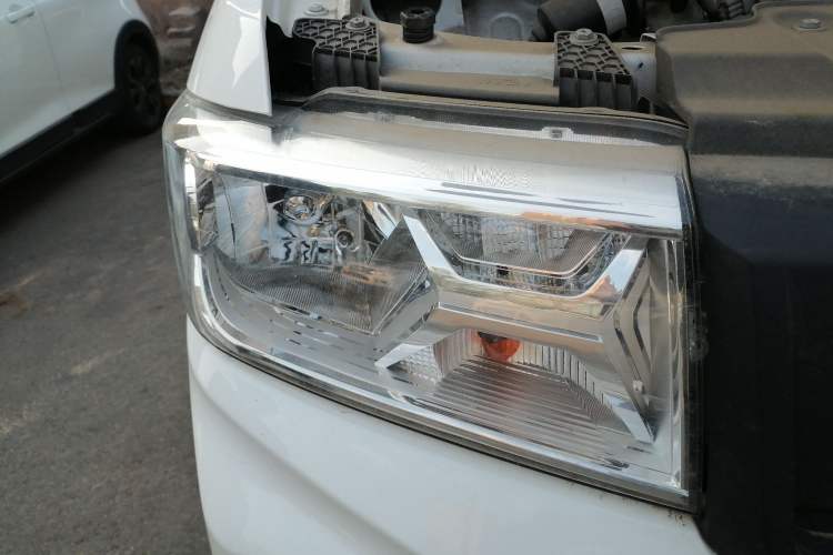 Used Dongfeng Xiaokang C31  Right Front Headlight
