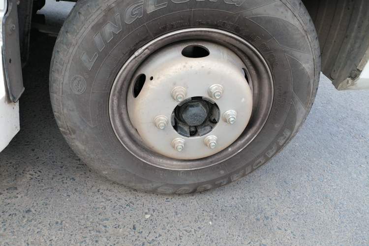 Used Dongfeng Xiaokang C31  Right Front Wheel Hub