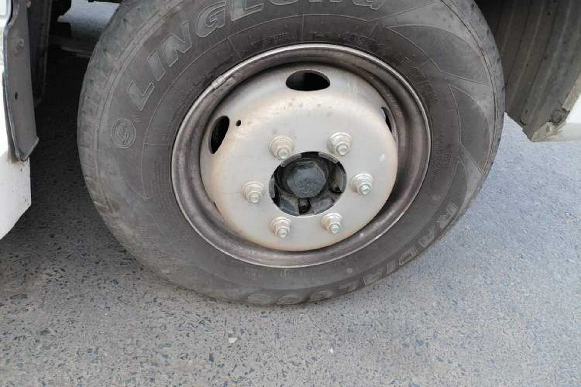 Used Dongfeng Xiaokang C31  Right Front Wheel Hub