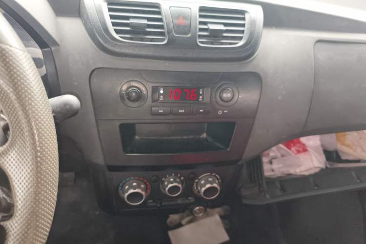 Used Dongfeng Xiaokang C32 2015 1.5L Standard Version DK15-07 Audio And AC Panel