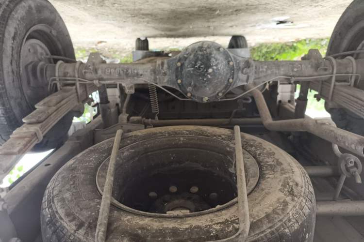 Used Dongfeng Xiaokang C32 2015 1.5L Standard Version DK15-07 Chassis Rear
