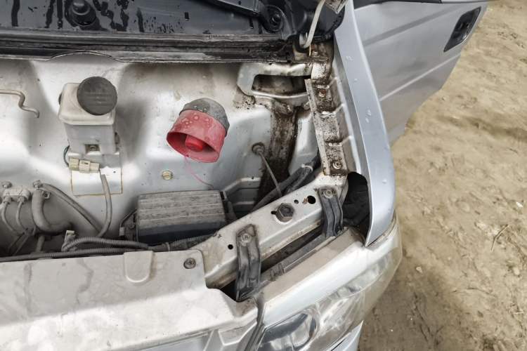 Used Dongfeng Xiaokang C32 2015 1.5L Standard Version DK15-07 Engine Bay Left