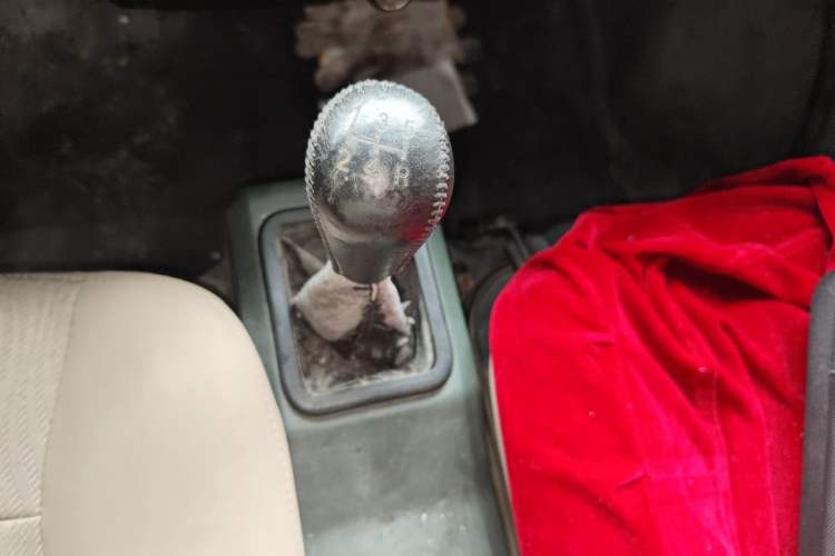 Used Dongfeng Xiaokang C32 2015 1.5L Standard Version DK15-07 Gear Lever