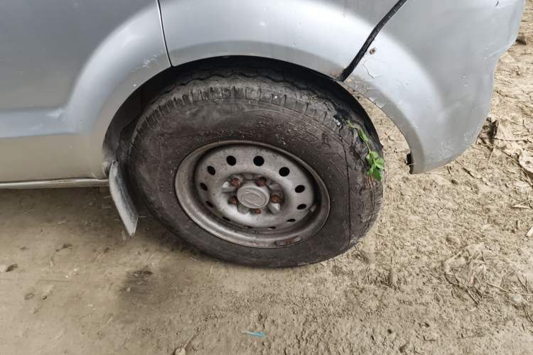 Used Dongfeng Xiaokang C32 2015 1.5L Standard Version DK15-07 Right Front Wheel Hub