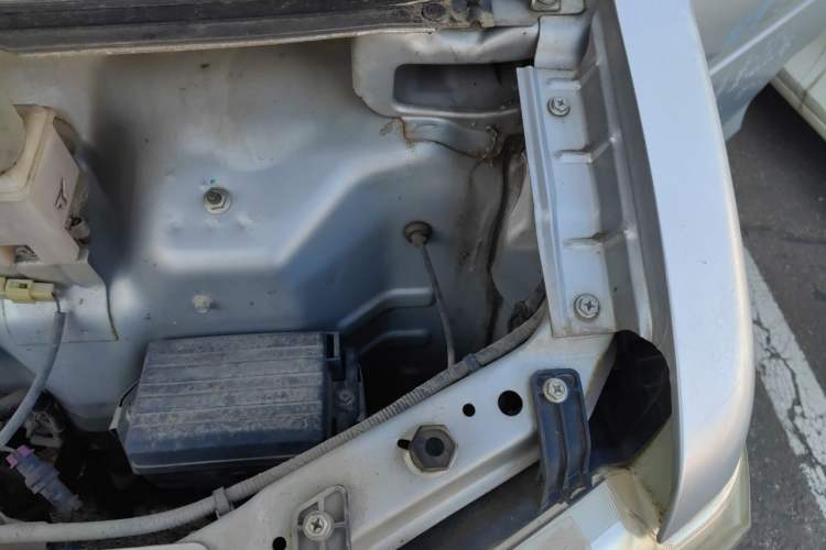 Used Dongfeng Xiaokang C32 2016 1.2L Base Version China V Emission Standard DK12 Engine Bay Left