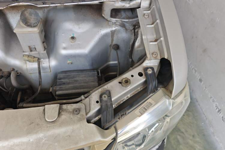 Used Dongfeng Xiaokang C32 2016 1.2L Base Version China V Emission Standard DK12 Engine Bay Left