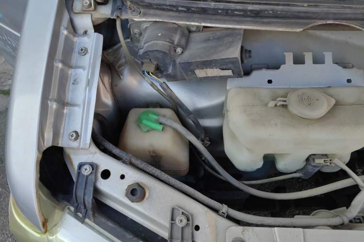Used Dongfeng Xiaokang C32 2016 1.2L Base Version China V Emission Standard DK12 Engine Bay Right