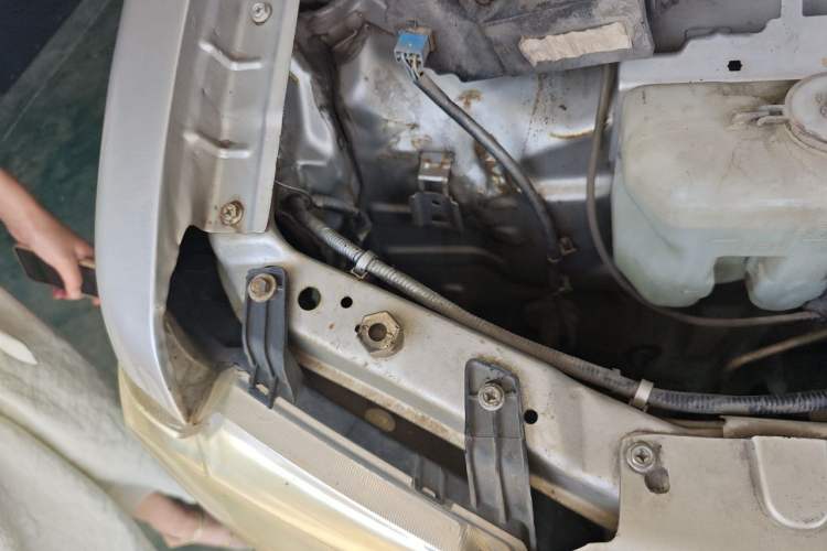 Used Dongfeng Xiaokang C32 2016 1.2L Base Version China V Emission Standard DK12 Engine Bay Right