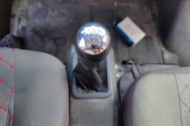 Used Dongfeng Xiaokang C32 2016 1.2L Base Version China V Emission Standard DK12 Gear Lever