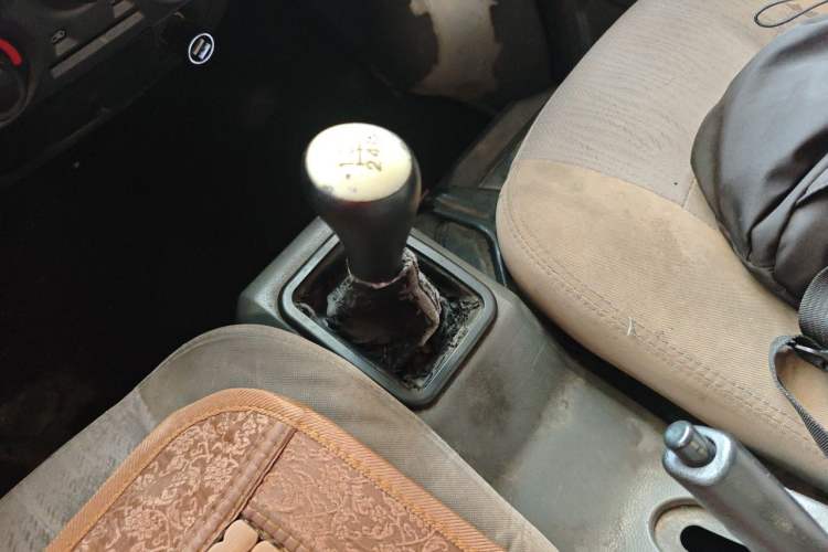 Used Dongfeng Xiaokang C32 2016 1.2L Base Version China V Emission Standard DK12 Gear Lever