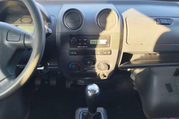 Used Dongfeng Xiaokang C32 2019 1.5L Base Version China VI Standard DK15 Audio And AC Panel